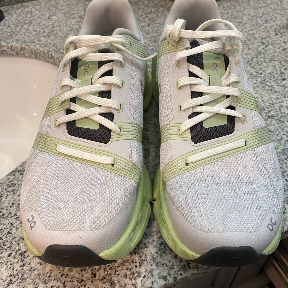 Size 7 cloud go